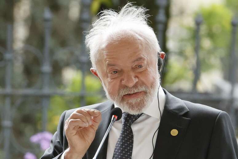 Governo Lula busca alternativa para alimentos afetados pelo tarifaço americano