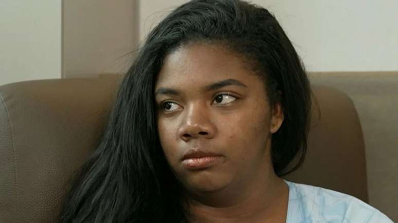 The former fazenda Raquel Brito is brought to the police station after a serious persecution