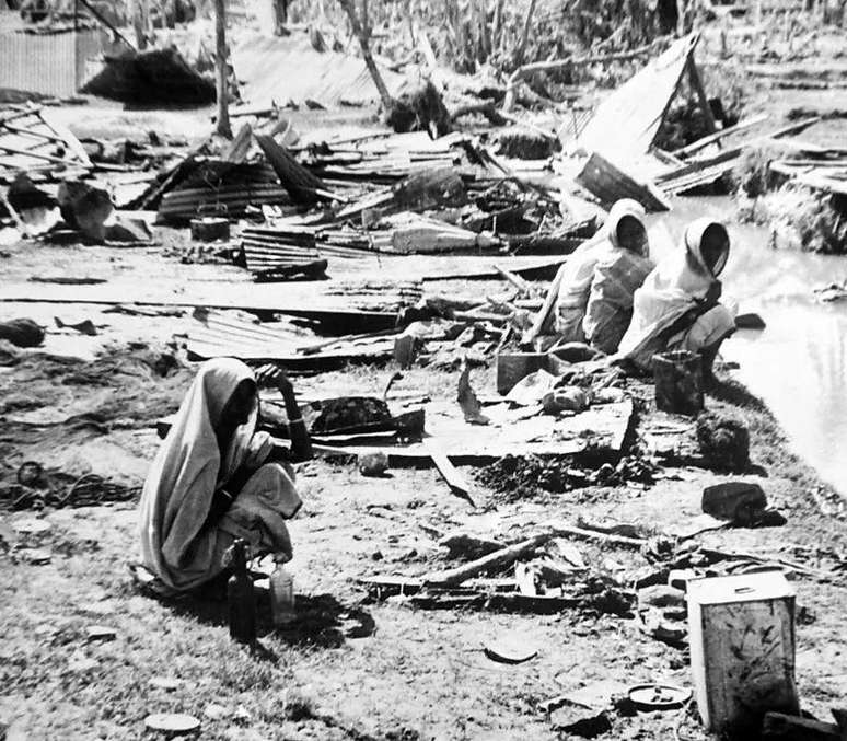 O ciclone Bhola de 1970 atingiu o nordeste da &Iacute;ndia e o Paquist&atilde;o Oriental e matou mais de 500 mil pessoas