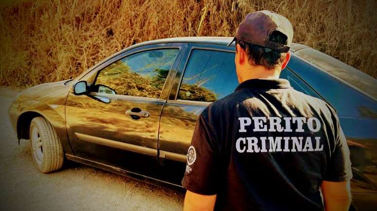 Carro dos av&oacute;s dos tr&ecirc;s primeiros filhos de Bolsonaro foi encontrado em estrada de terra no limite entre Resende e Arape&iacute; (SP)
