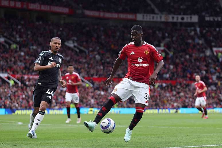 Kobbie Mainoo pelo Manchester United contra o Aston Villa FC no Old Trafford &ndash;
