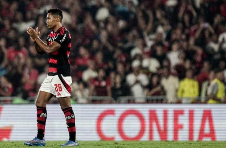 Alex Sandro undergoes lesions to the calf and embezzlement of Flamengo