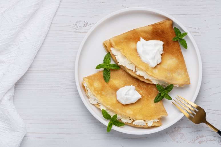 Panqueca com queijo cottage