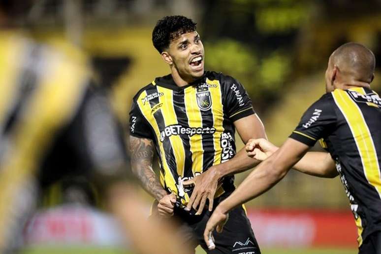 Alex Bahia defendia o Volta Redonda na S&eacute;rie B &ndash;