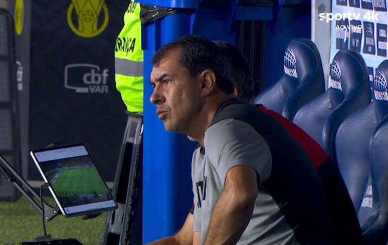 Carille durante o&nbsp; 8 a 0 que o Vit&oacute;ria levou do Flamengo. A demiss&atilde;o ocorreu logo ap&oacute;s a coletiva p&oacute;s-jogo-