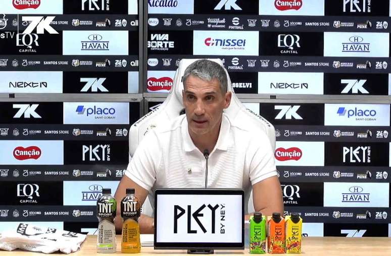 Vojvoda &eacute; apresentado como o novo t&eacute;cnico do Santos &ndash;