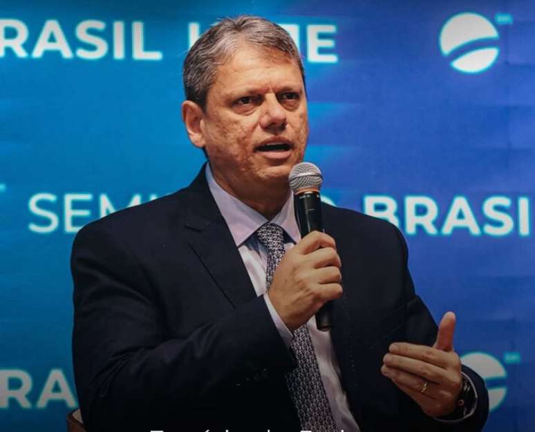 O governador de São Paulo, Tarcísio de Freitas, disse que fez um "casamento político" com o Republicanos