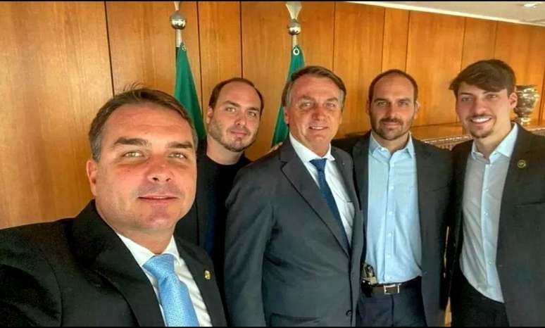 SAO PAULO NACIONAL 01-09-2022 BOLSONARO FILHOS O presidente Jair Bolsonaro com os filhos, Flavio, Carlos, Eduardo e Renan FOTO BOLSONARO SP-TWITTER