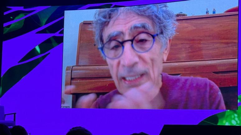 Gabor Maté durante o Encontro Futuro Vivo