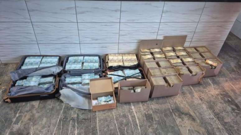 PF deflagra Operação Sinal de Fumaça contra esquema de produção ilegal de cigarros