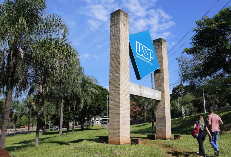 Fachada do campus Ribeirão Preto da USP; Faculdade de Medicina é referência.