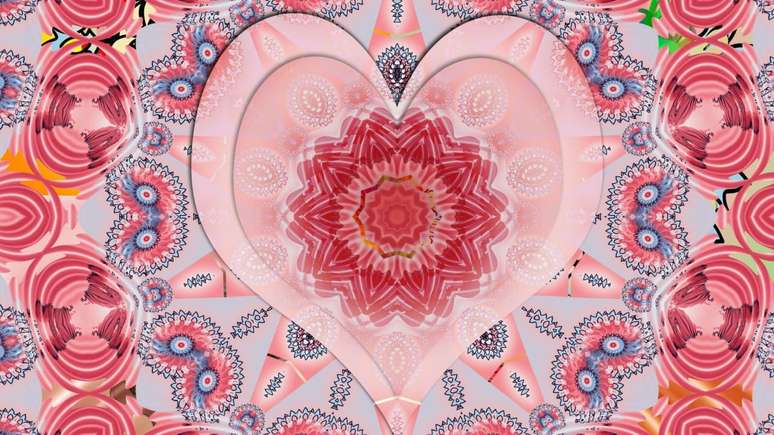 Faça a simpatia da água com açúcar com quartzo rosa para acalmar o coração, equilibrar emoções e harmonizar o chakra do coração.