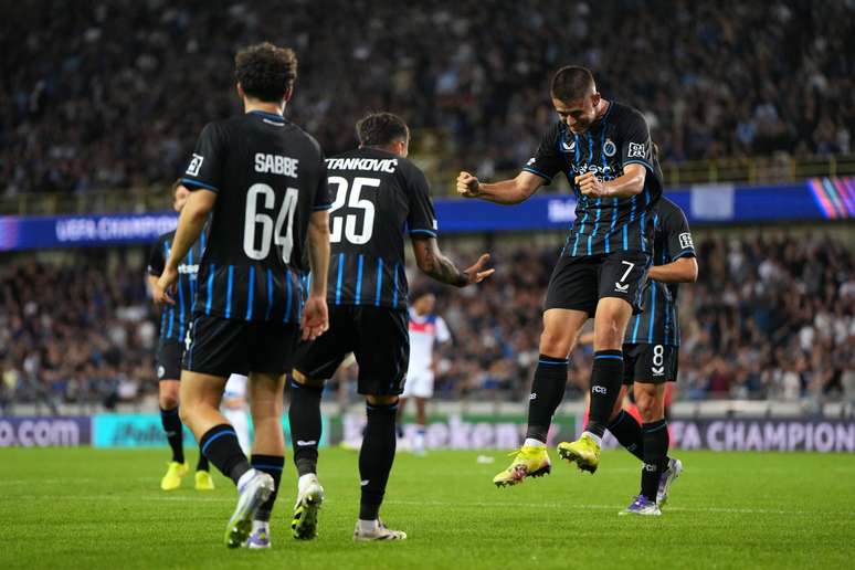 Jogadores do Club Brugge comemorando a goleada sobre o Rangers 