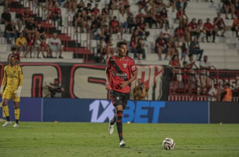 Botafogo Target, the defender Alix Vinicius hits with Bragantino