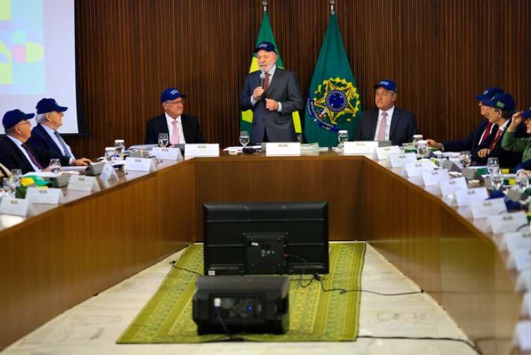 Presidente Lula em reunião ministerial nesta terça-feira, 26