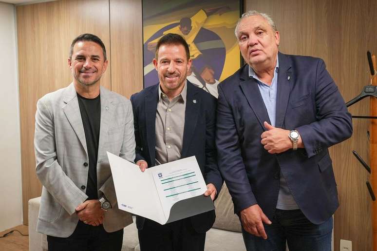 Rodrigo Caetano, Ramon Menezes e Branco juntos para a divulga&ccedil;&atilde;o da lista da Sele&ccedil;&atilde;o Sub-20 &ndash;