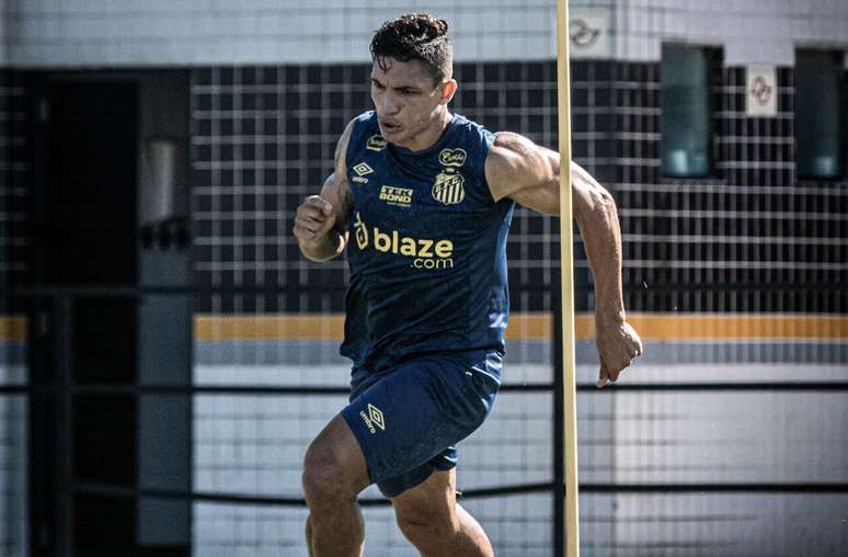 Santos rescinde contrato com Rodrigo Ferreira &ndash;