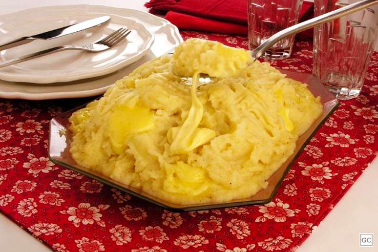 Prato de pur&ecirc; de batata com queijo