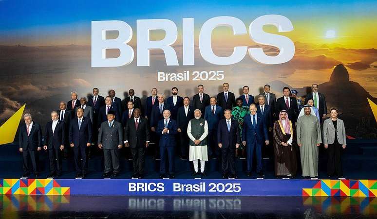 Brics &eacute; visto hoje como uma das principais for&ccedil;as de apoio &agrave; desdolariza&ccedil;&atilde;o