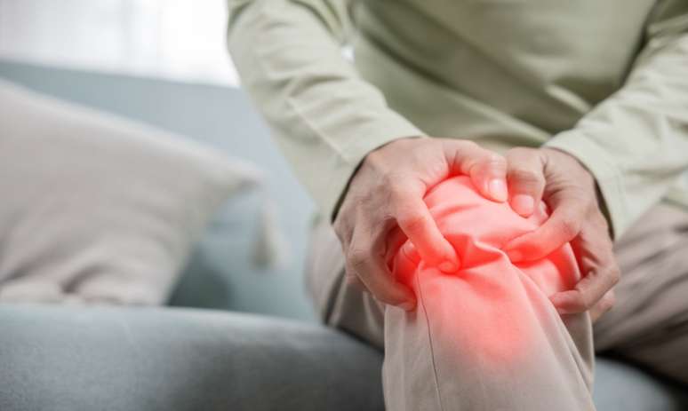 Knee pain during menopause: understand prevention and treatments Knee pain during menopause: understand prevention and treatments