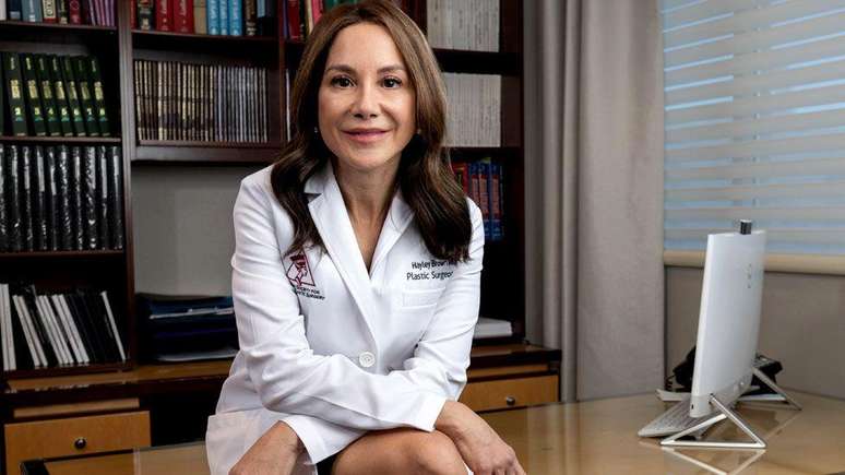 Hayley Brown acredita que fazer o botox preventivo ajuda pessoas a evitar cirurgias mais invasivas no futuro