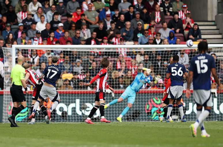 Garnacho marcando um gol pelo Manchester United 