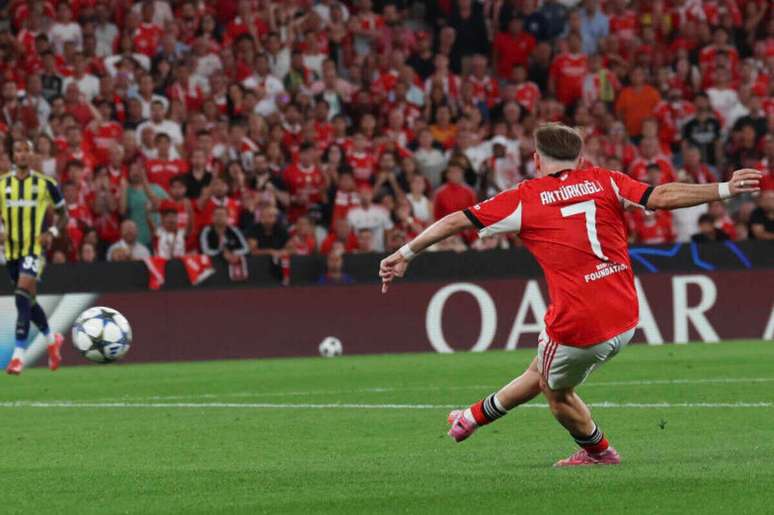 Benfica garantiu a vaga na pr&oacute;xima fase da Champions League &ndash;