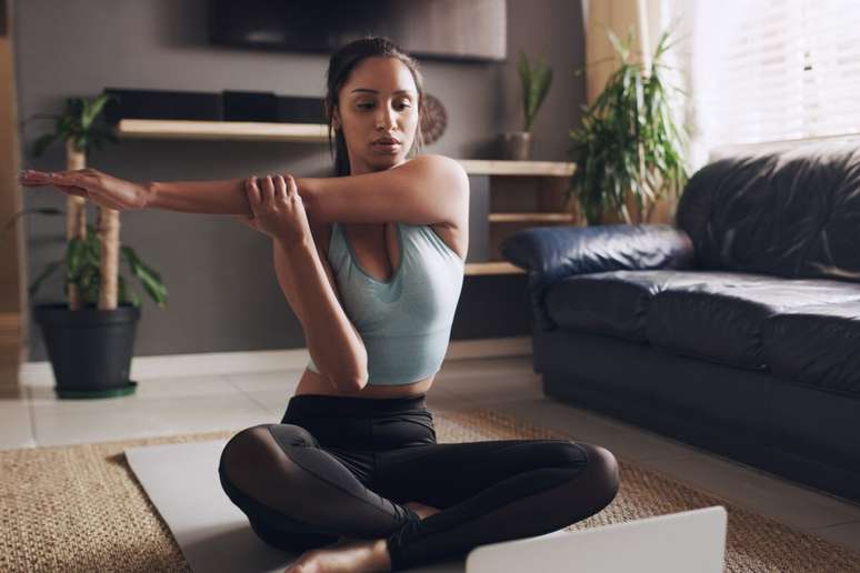 Os alongamentos ajudam na oxigenação cerebral e na liberação de endorfinas 