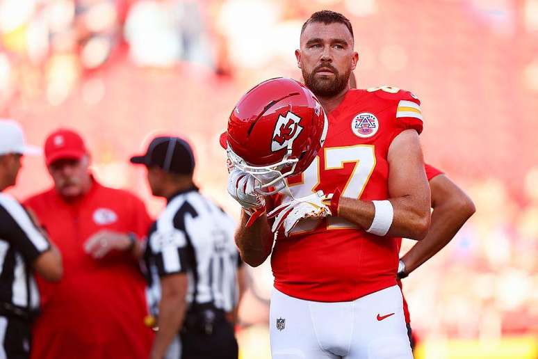 Travis Kelce durante partida de futebol americano