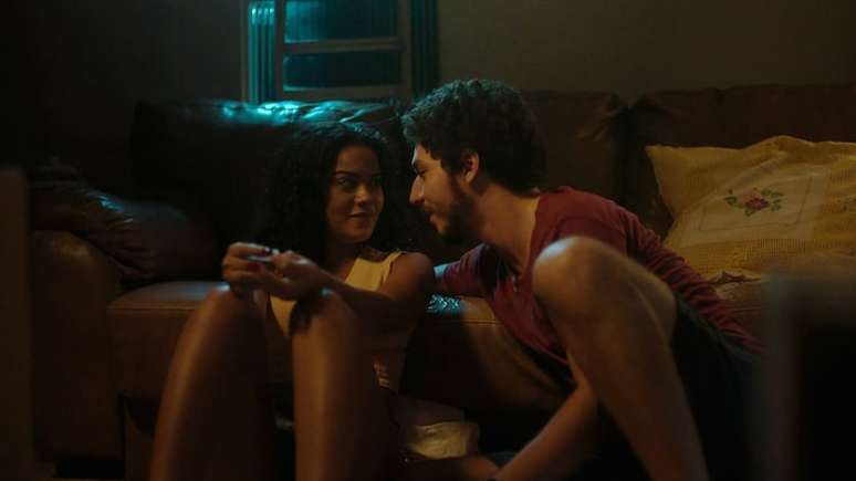 Bella Campos e Jo&atilde;o Vitor Silva em 'Cinco Tipos de Medo'.