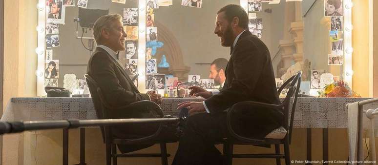 Frequentador assíduo de Veneza, George Clooney (à esquerda) estará lá para o lançamento de "Jay Kelly", de Noah Baumbach