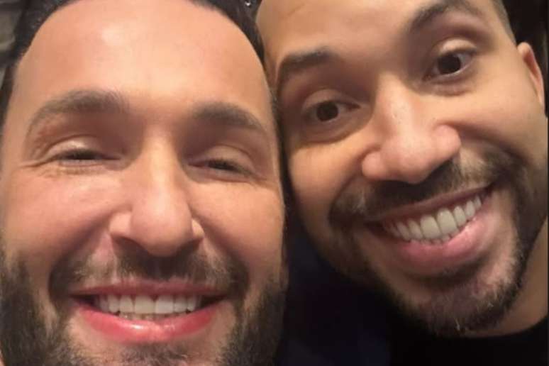 Diego Hypolito e Gil do Vigor assistem a peça de teatro, em São Paulo
