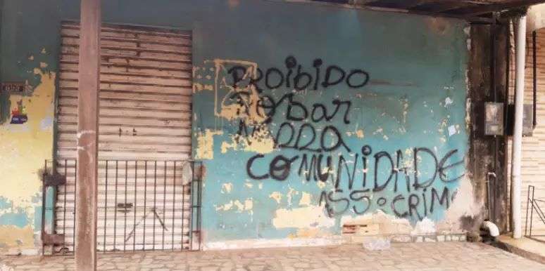 Frases em muros das periferias de Bel&eacute;m (PA) s&atilde;o marcas inequ&iacute;vocas da presen&ccedil;a das fac&ccedil;&otilde;es, que submetem os territ&oacute;rios.