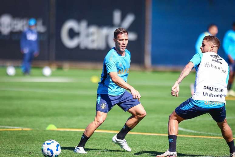 Arthur em seu primeiro treino ap&oacute;s o retorno ao Tricolor ga&uacute;cho &ndash;