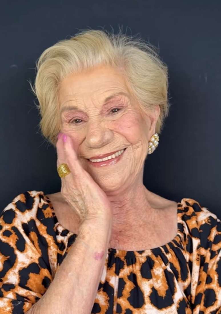 Grandma Cora, Make -up influencer for mature people with over 6 million followers Grandma Cora, Make -up influencer for mature people with over 6 million followers