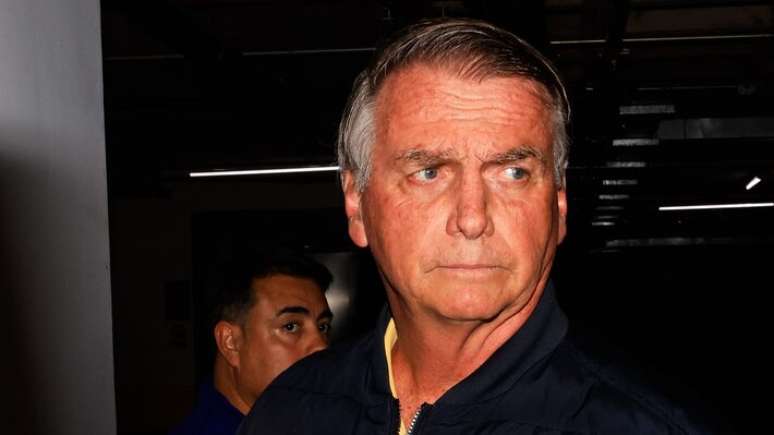 Jair Bolsonaro está em prisão domiciliar e precisa ter visitas aprovadas pelo STF.