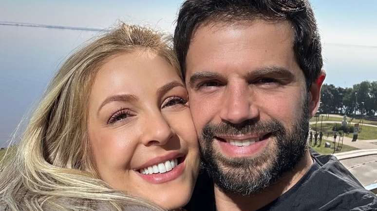 Passionate! Duda Nagle does different and declares to the girl for birthday Passionate! Duda Nagle does different and declares to the girl for birthday
