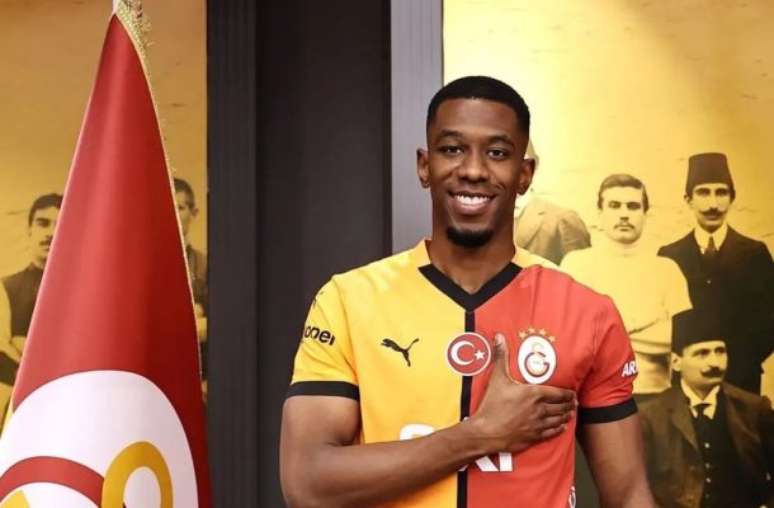 Vasco hits Carlos Cuesta, from Galatasaray