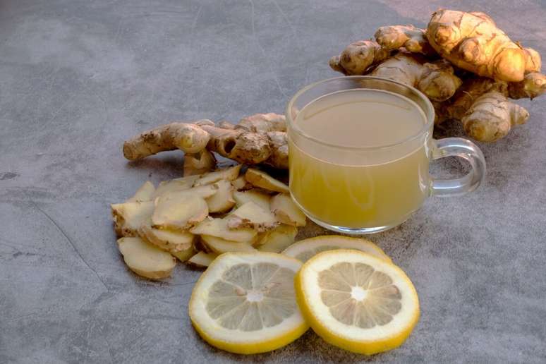 Ch&aacute; de gengibre com lim&atilde;o 