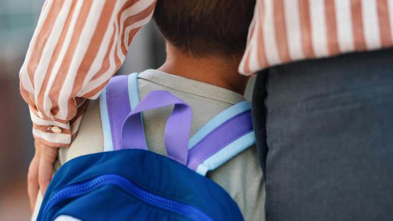 Goleiro Cássio, do Cruzeiro, desabafou sobre a dificuldade de matricular filha com autismo. Pais relatam que problema é recorrente