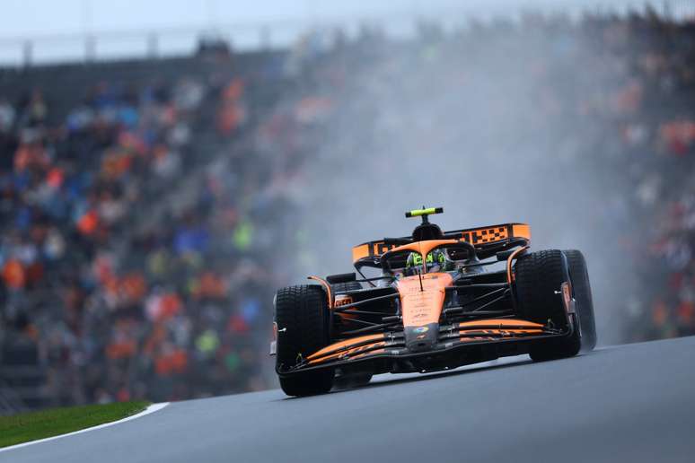 Lando Norris de pneus para chuva em Zandvoort