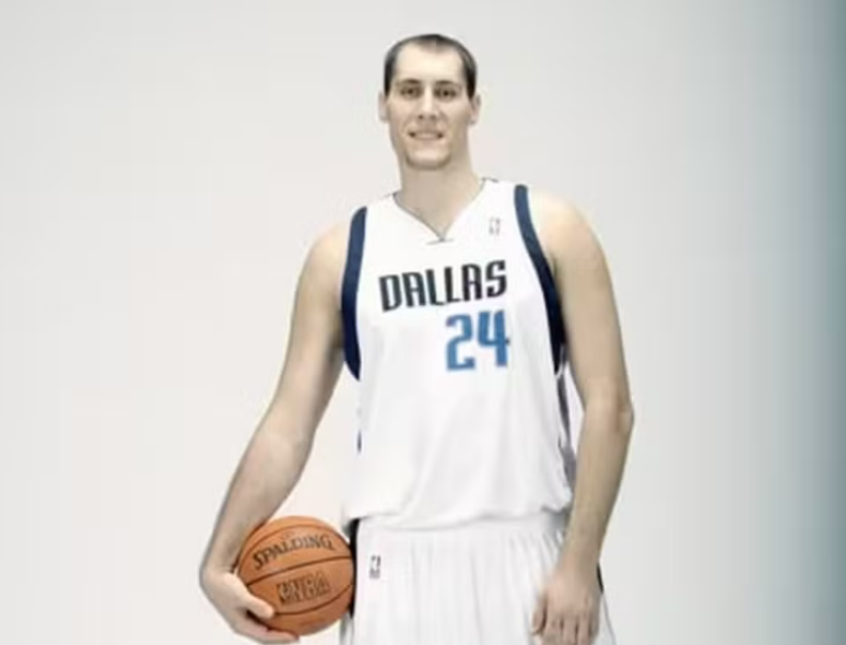 Podkolzin fez parte da equipe do Utah Jazz em 2004