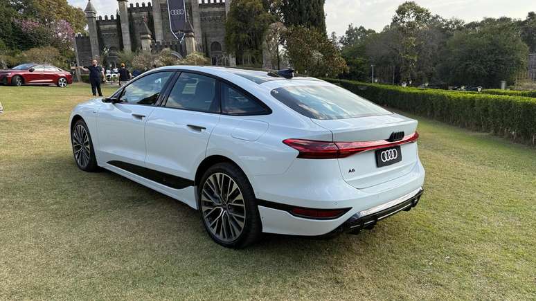 Novo Audi A6 Sportback e-tron Performance Black