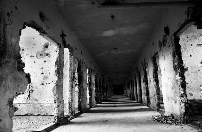 O interior da 3&ordf; Galeria do Pavilh&atilde;o do C do Pres&iacute;dio Central, um dos locais respons&aacute;veis por dar &agrave; institui&ccedil;&atilde;o a fama de pior da Am&eacute;rica Latina, logo depois do esvaziamento, em janeiro de 2009