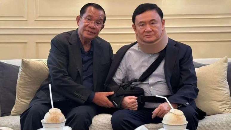Hun Sen (&agrave; esquerda) e Thaksin Shinawatra (&agrave; direita) eram amigos de longa data