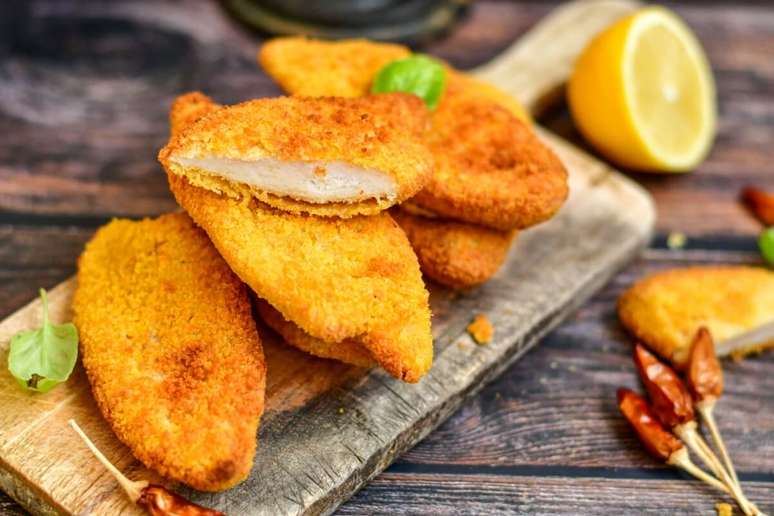 Frango &agrave; milanesa na air fryer 