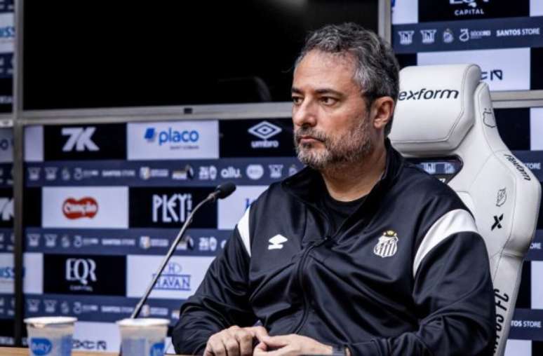 Santos trabalha para reforçar elenco para Vojvoda –