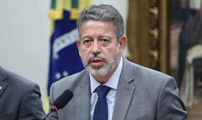 A reforma do IR, relatada pelo ex-presidente da Câmara, Arthur Lira (PP-AL), teve requerimento de urgência aprovado e agora pode ser votada no plenário da Câmara