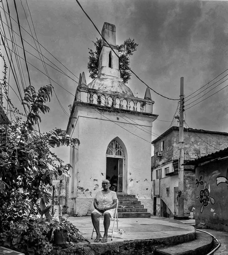 They asked Mauricio the time to photograph something that remembered straws. He photographed the Oratory Guardian, gives Francisca. They asked Mauricio the time to photograph something that remembered straws. He photographed the Oratory Guardian, gives Francisca.