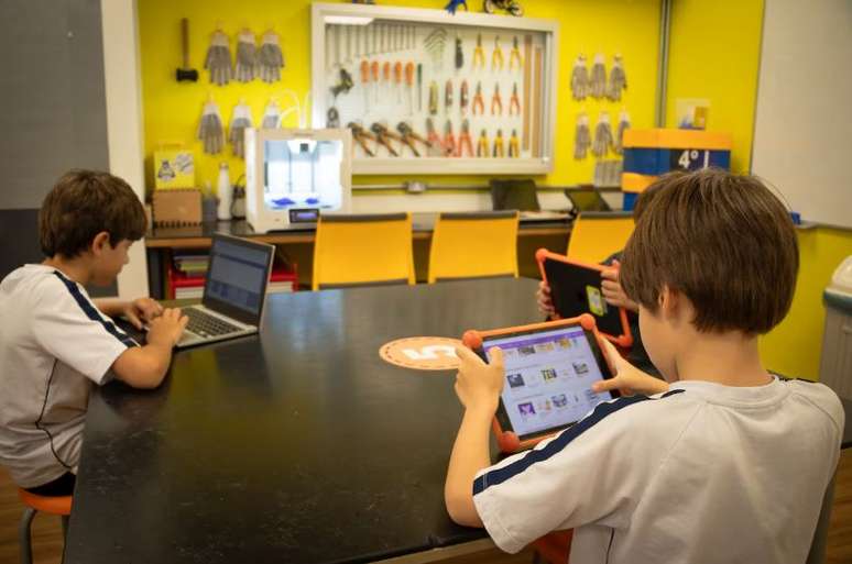 Colégio Dante Alighieri está investindo, desde 2023, no letramento em inteligência artificial para professores, funcionários e estudantes.